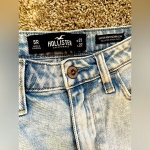 Hollister Ultra High Rise Mom Jeans size 5R
